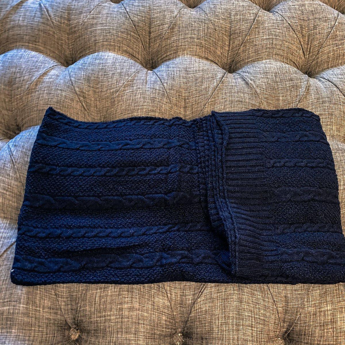 Cable Knit Sweater Throw Blanket – Soft Cotton Throw in Ivory, Navy & Red