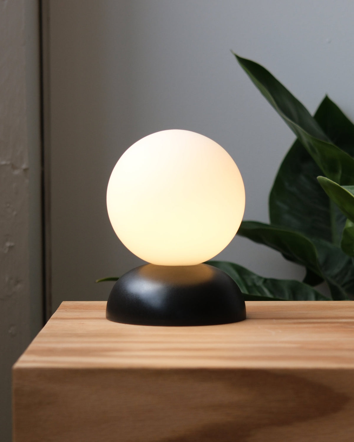 Monroe Handcrafted Ceramic Accent Lamp – Small Glass Globe Table Lamp