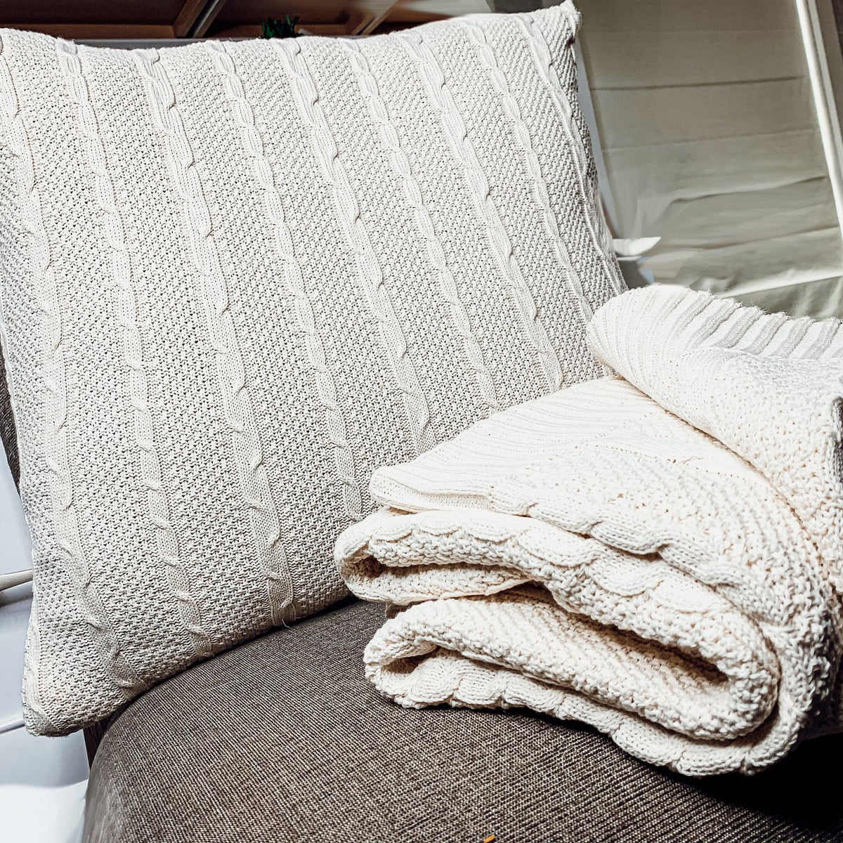 Cable Knit Sweater Throw Blanket – Soft Cotton Throw in Ivory, Navy & Red