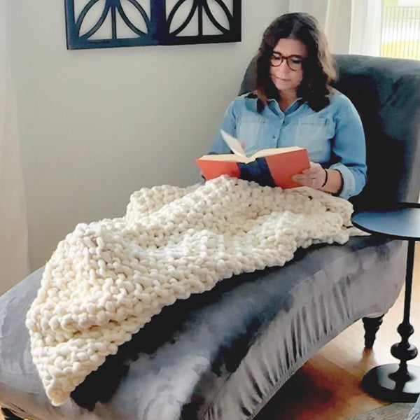 Chunky Knit Throw Blanket in Cream – Oversized Cozy Knit Blanket