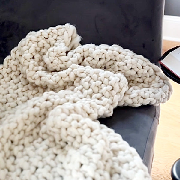 Chunky Knit Throw Blanket in Cream – Oversized Cozy Knit Blanket